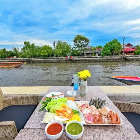 NORN Canalside Bangkok Hotel Отели рядом с достопримечательностью «Ват Бангкхуннон»