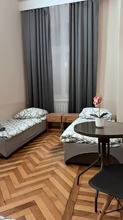 FiveHostel Отели рядом с достопримечательностью «Горно-металлургическая академия им. Станислава Сташица в Кракове»