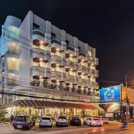 Yuu Hotel Ubon Ratchathani Отели рядом с достопримечательностью «Школа Narinukun»