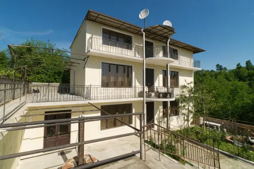 Bagrat Guest House - Homestays