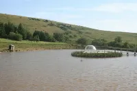 The Rose - 37ft Lakeside Yacht with Hot Tub