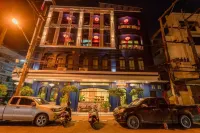 Lynlan Hostel & Cafe Отели в г. 