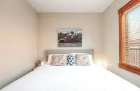 Amazing location! Steps to Okanagan Beach. Lakeview condo