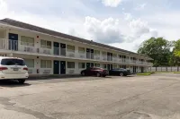 Motel 6 Lufkin, TX