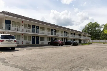 Motel 6 Lufkin, TX Отели рядом с достопримечательностью «Зоопарк Эллен Траут»