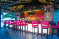 Weekender Resort - bars