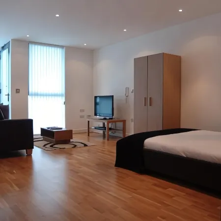 Quay Apartments Отели в г. Солфорд