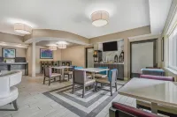 La Quinta Inn & Suites by Wyndham Batavia Hotels in Batavia