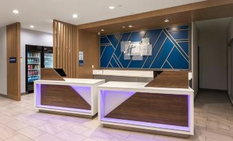 Holiday Inn Express & Suites Hawaiian Gardens