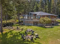 Panoramic Views and Tranquil Nature Escape - Serene Lodge Retreat