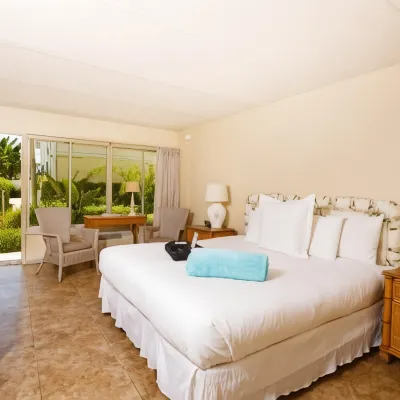 Naples Garden Inn Hotels near Walgreens