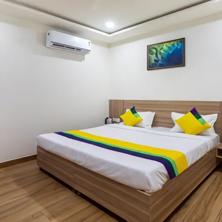 Itsy Hotels Krishna Residency, Govardhan Chauraha