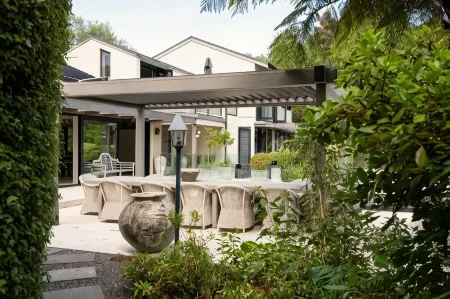 The Point Villas Отели в г. Кинлок