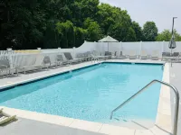Hyatt Place Mystic - Pools