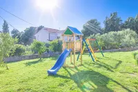 Villa Vjeka Cozy Family Retreat with Heated Pool, Brač Island - Homestays