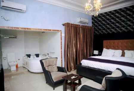 Hampton Towers & Spa - Deluxe Twin