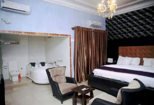Hampton Towers & Spa - Guest Room