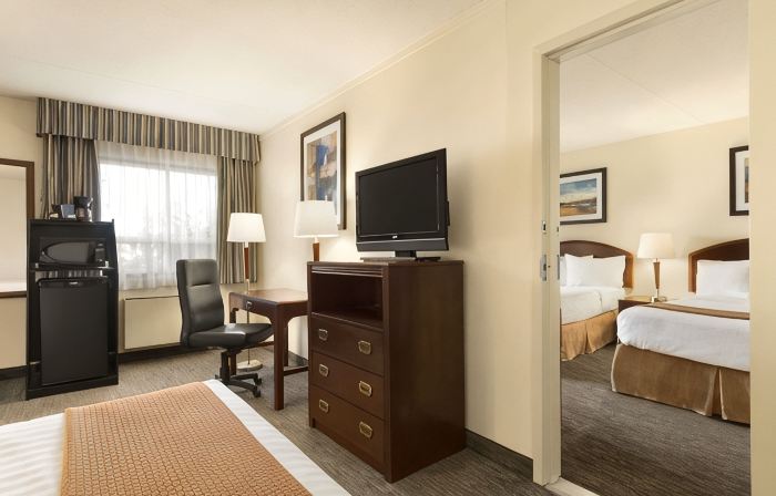 Travelodge by Wyndham Edmonton South