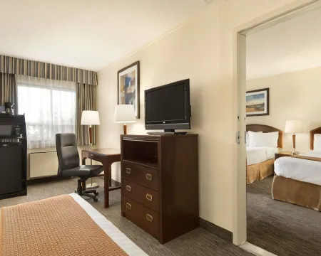 Travelodge by Wyndham Edmonton South โรงแรมในเอ็ดมอนตัน