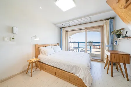 Jeju Dalbitgoun Pension Отели рядом с достопримечательностью «Geomunoreum»