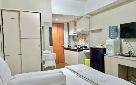 Cozy Room Pesona Mares Lima Отели в г. Beji