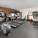 هامبتون إن آند سويتس توبيلو/ بارنس كروسينج