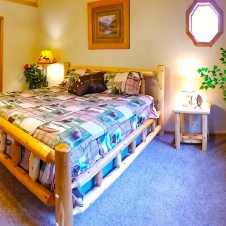 Boulder Run Log Cabin w/ Hot Tub and Pool