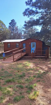 Holly's Hideaway, Cabin in the Woods