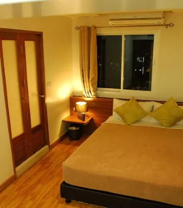 素坤逸18阿索克白屋飯店