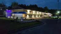 Days Inn & Suites by Wyndham Stevens Point Отели рядом с достопримечательностью «SentryWorld Golf Course»