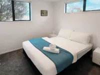 Modern & New • 3 Beds • 6 Guests Hotels in Upper Hutt City