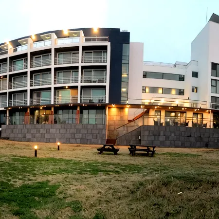 Jeju Marevo Beach Hotel Отели рядом с достопримечательностью «Публичная библиотека в городе Эволь»
