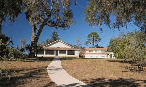 Perfect Lakefront Getaway on clear deep private lake 20 min from Gainesville