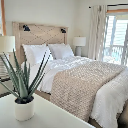 Remodeled Kitchen+Bath / 2Min Walk to Beach / Pool, Pickleball+Tennis / Gameroom