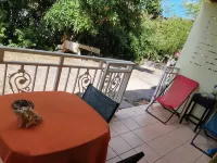 F2 Sea View with Jacuzzi in Petite-Anse. Hoteles en Les Anses d'Arlet