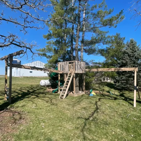 Cozy Farmhouse Getaway 10 min from Lost Island and Casino