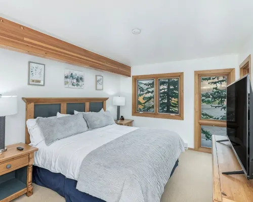 TRUE Ski-In/Ski-Out 2BR/2BA Condo at the Base of Peach Tree Lift マウント・クレスティド・ビュートのホテル