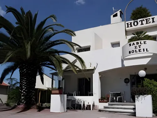 Hotel Sable Et Soleil - Port, Plage et Jacuzzi Privé