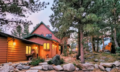 Private Mountain Tranquility for large families near Rocky Mountain National Pk!