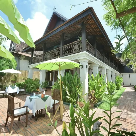 Luang Prabang Residence - The Boutique Villa Отели рядом с достопримечательностью «Королевский Театр»