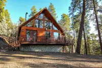 Peaceful, picturesque, Cabin in the mountains !