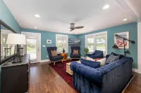 Waterfront Cape May canal property 5min to beach landscaped grounds - 4 tähden