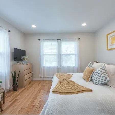 Airy Downtown 1BR w/ Parking