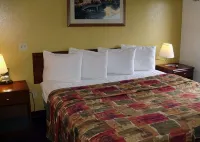 Rodeway Inn Salina North - parking