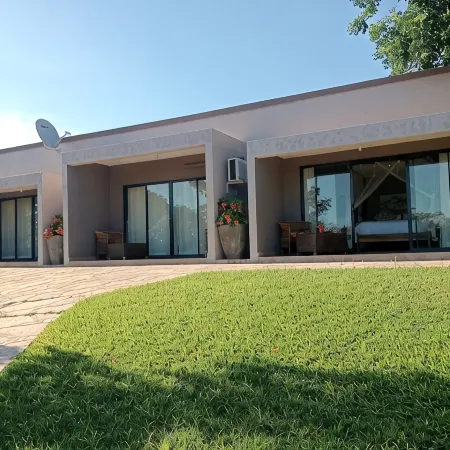 Zambezi Chalet. Game & Canoeing Safaris + Fishing.