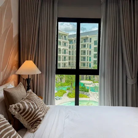 Modern 1Bdr with Pool View The Title Legendary