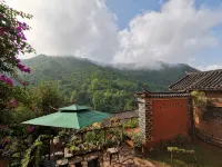 Nuodeng Nuoyan Bieyuan Garden Hotel - con vista montagne