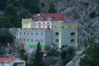 Hotel Villa Dvor - 3-Star