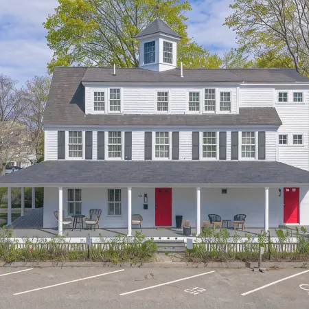 Coastal Spacious Retreat Downtown Kennebunkport Village