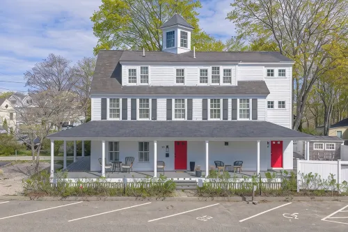 Coastal Spacious Retreat Downtown Kennebunkport Village